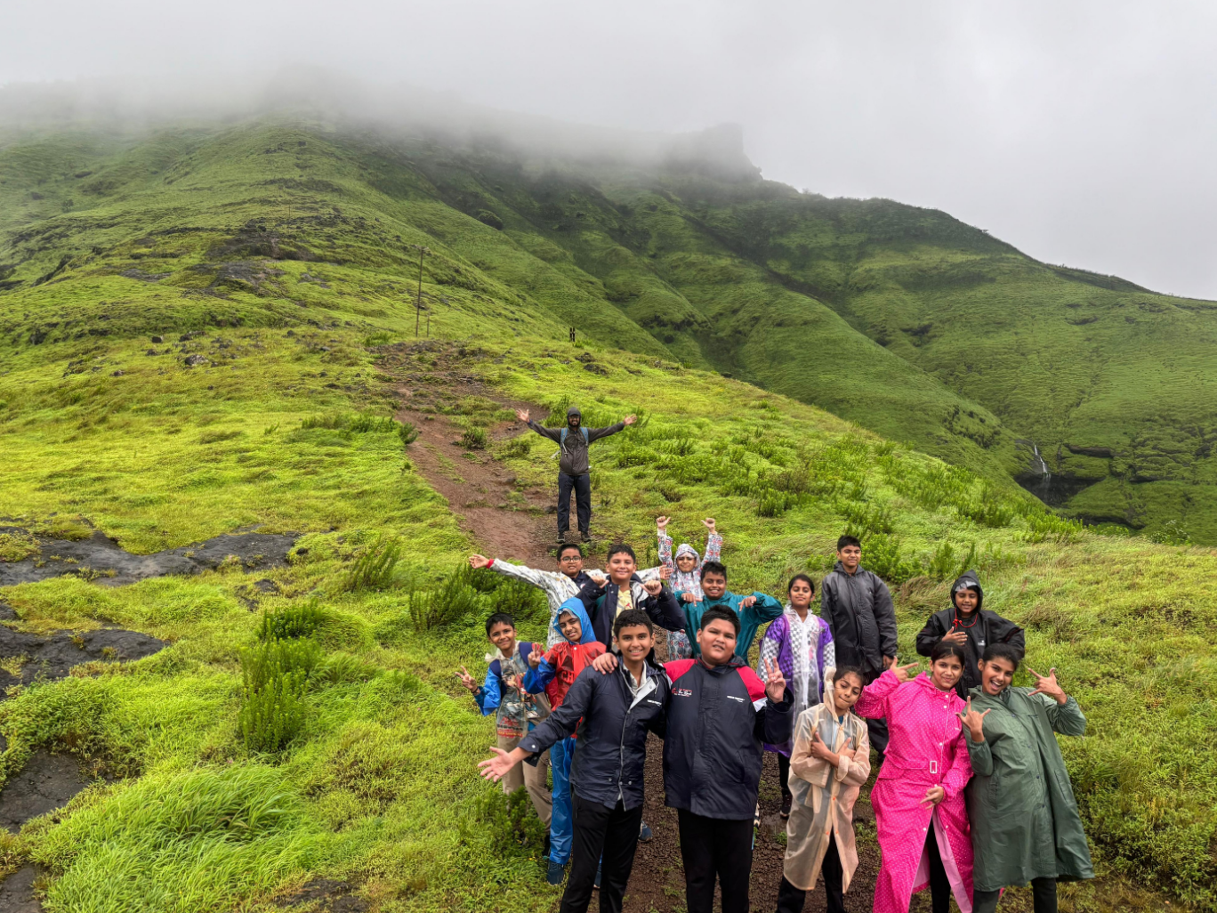 Sevasadan English Medium School - Rohida Fort Trek - Image 4